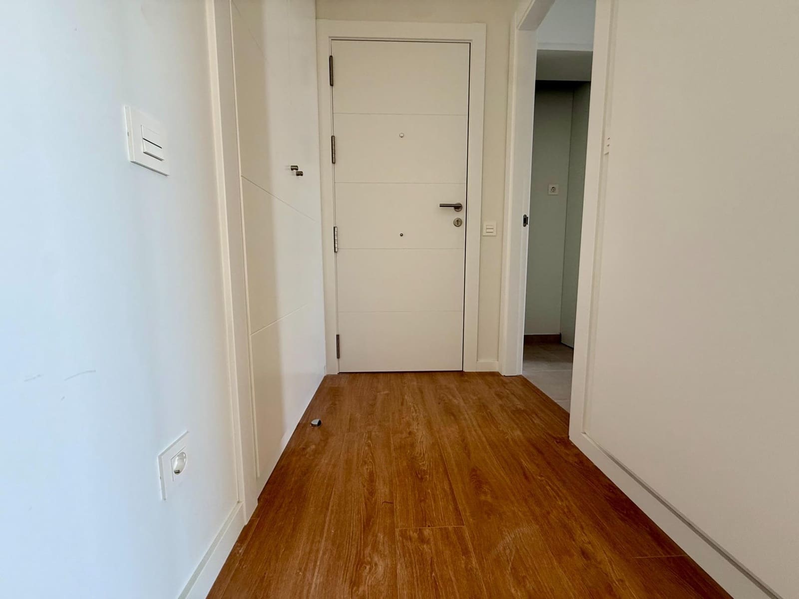3 bedroom Flat for rent in Seville city with pool garage - € 1,250 (Ref: 9924653)