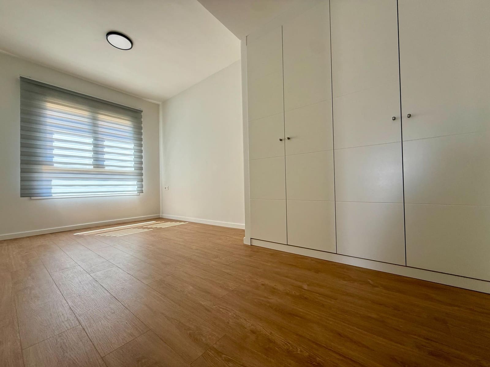 3 bedroom Flat for rent in Seville city with pool garage - € 1,250 (Ref: 9924653)