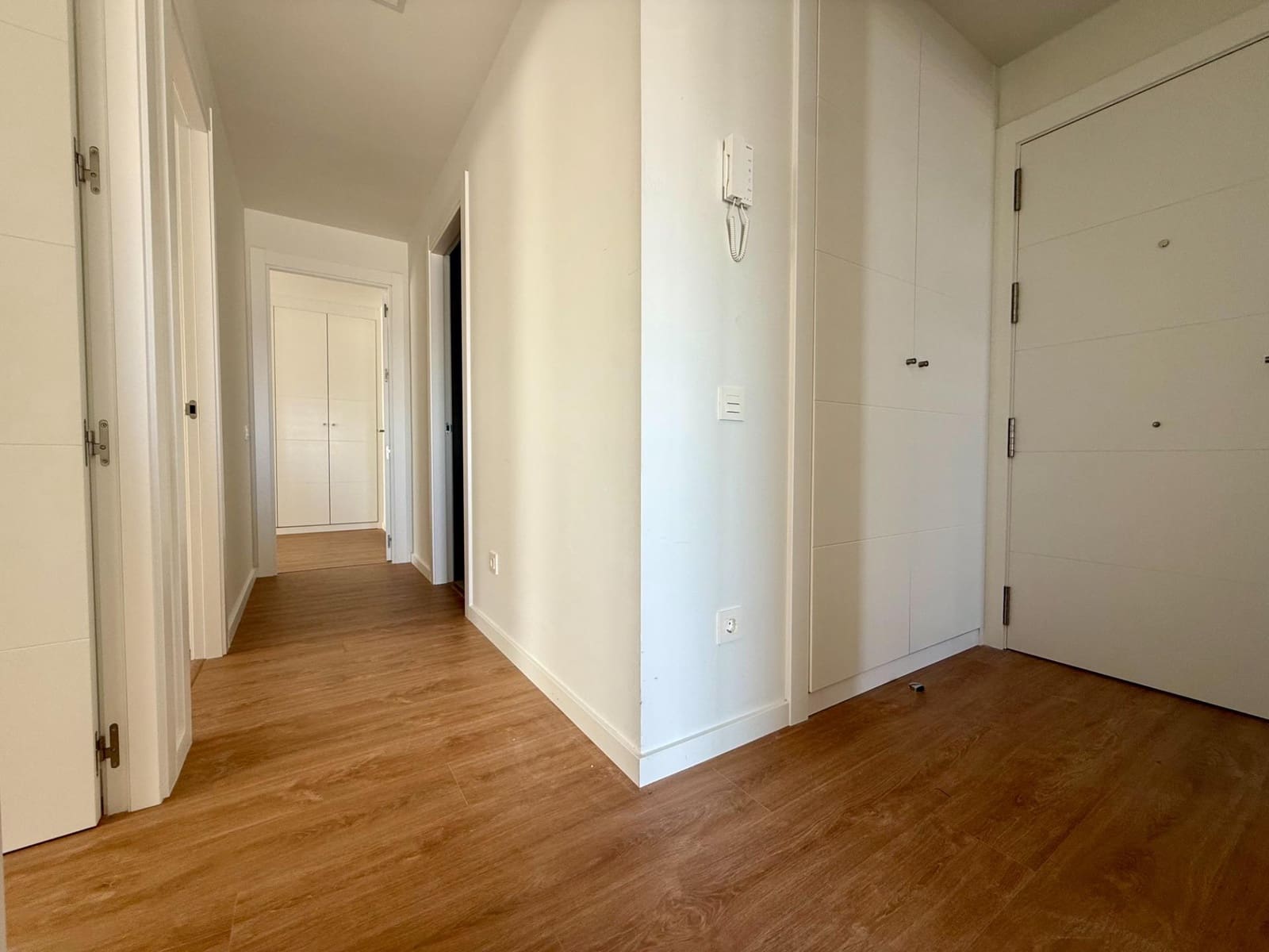 3 bedroom Flat for rent in Seville city with pool garage - € 1,250 (Ref: 9924653)