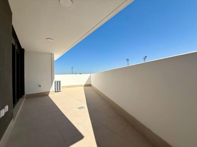 3 slaapkamer Flat te huur in Sevilla stad met zwembad garage - € 1.250 (Ref: 9924653)