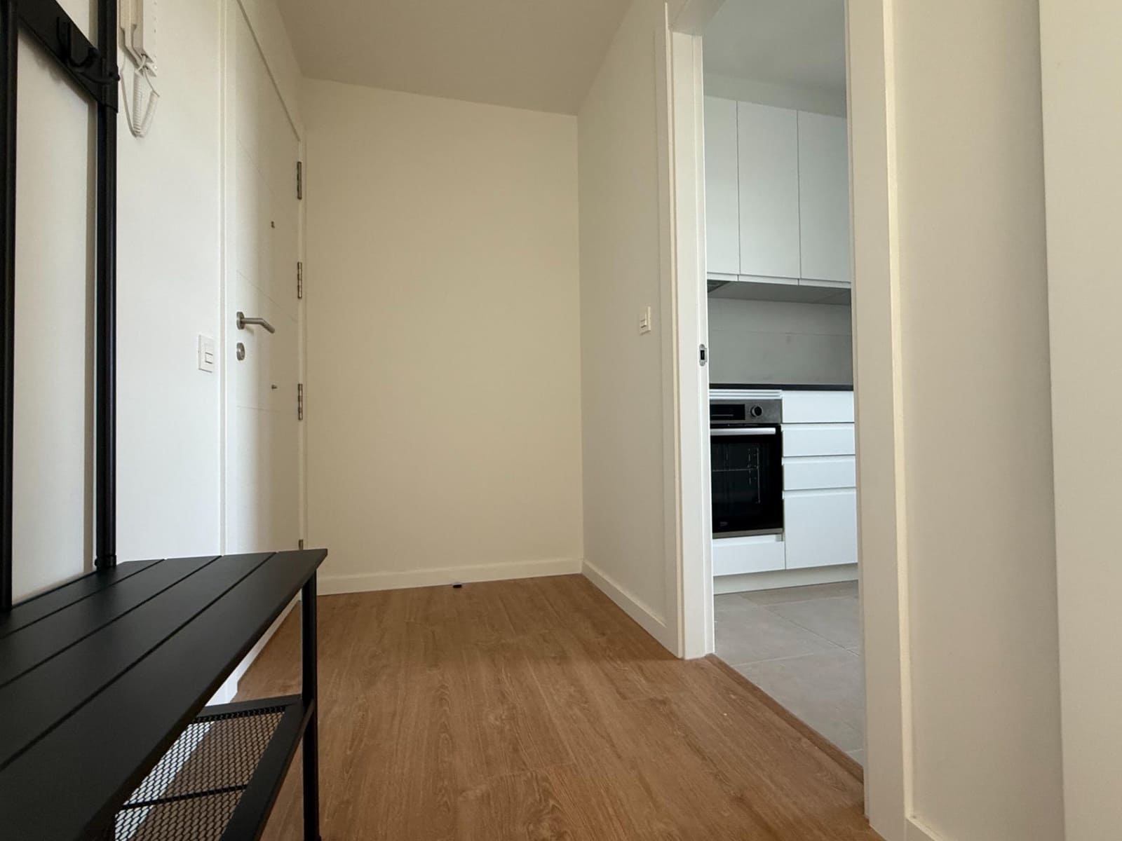 2 bedroom Flat for rent in Seville city with pool garage - € 1,100 (Ref: 9924654)