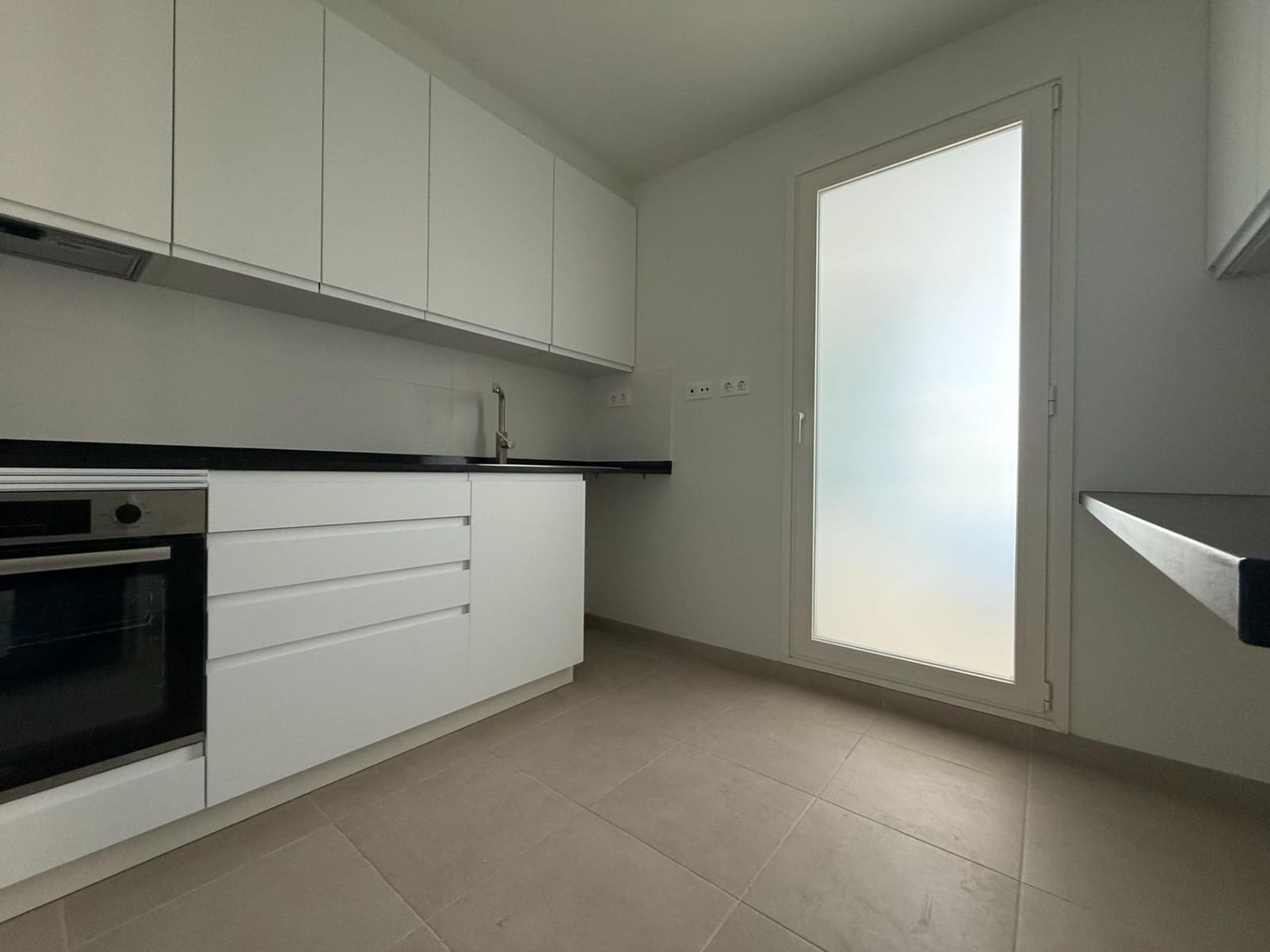 2 bedroom Flat for rent in Seville city with pool garage - € 1,100 (Ref: 9924654)