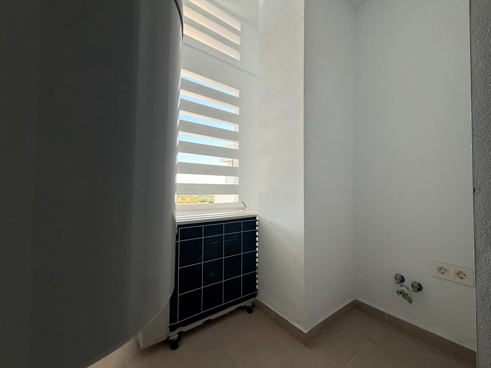2 bedroom Flat for rent in Seville city with pool garage - € 1,100 (Ref: 9924654)