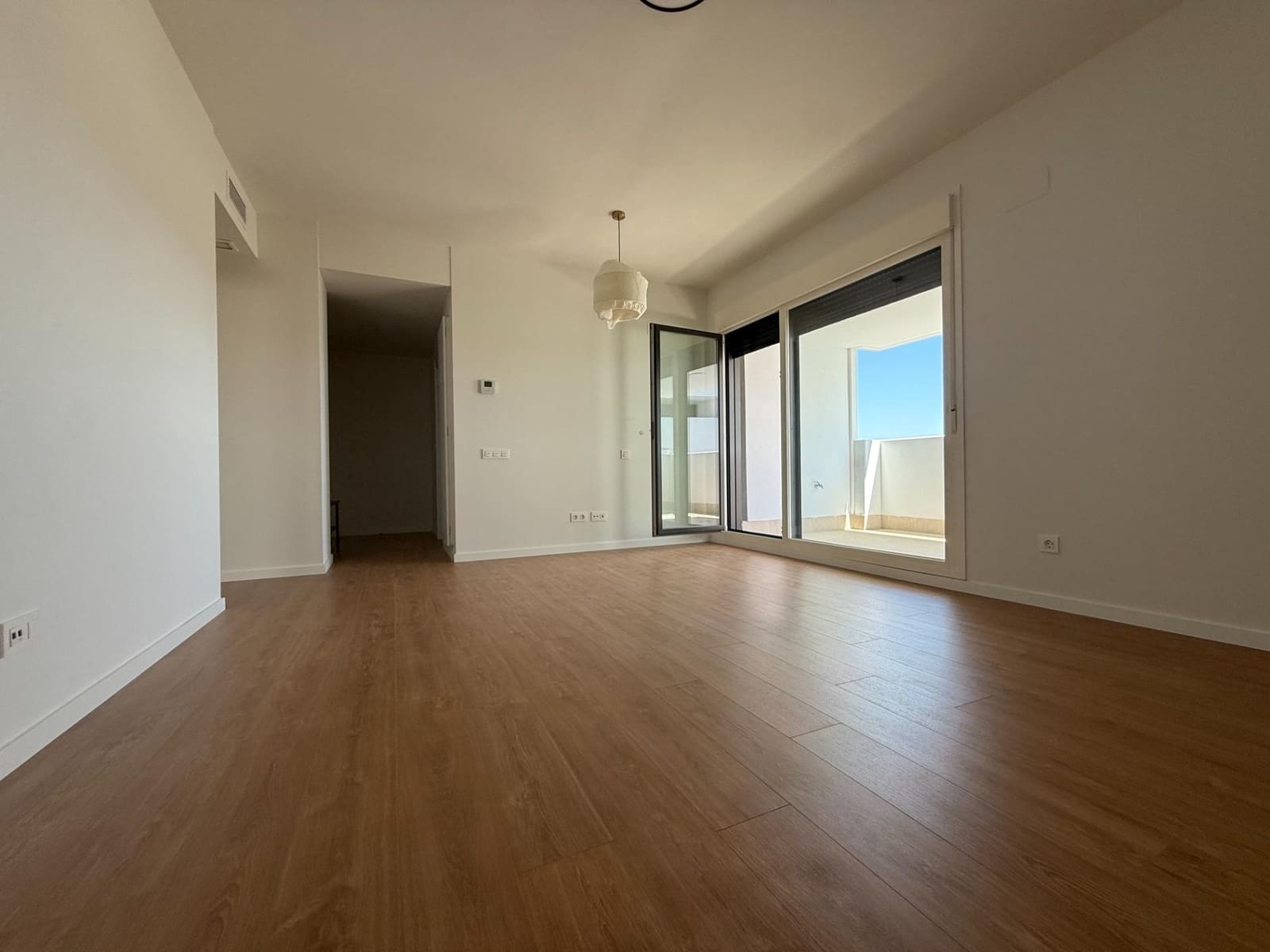 2 bedroom Flat for rent in Seville city with pool garage - € 1,100 (Ref: 9924654)