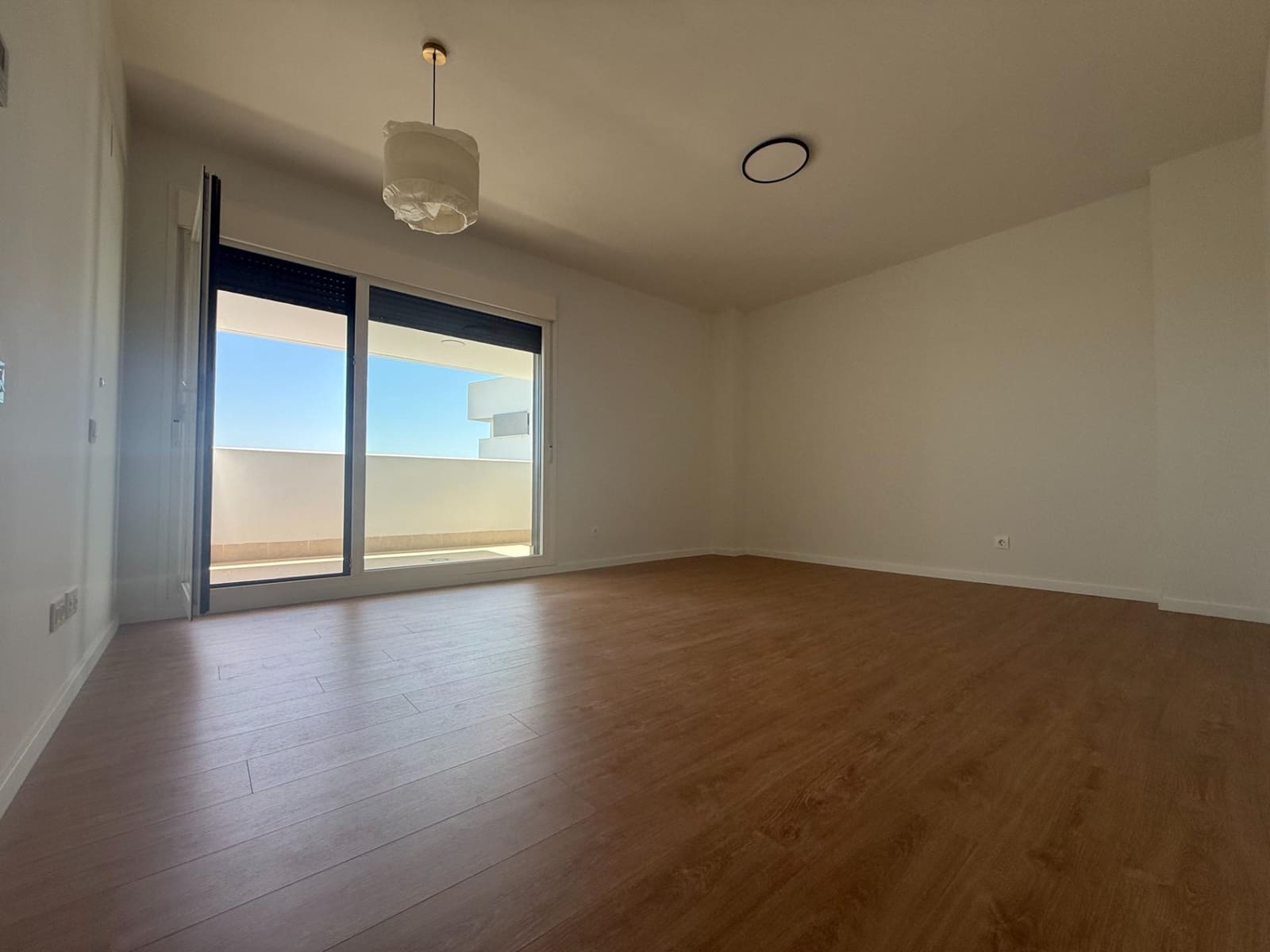 2 bedroom Flat for rent in Seville city with pool garage - € 1,100 (Ref: 9924654)