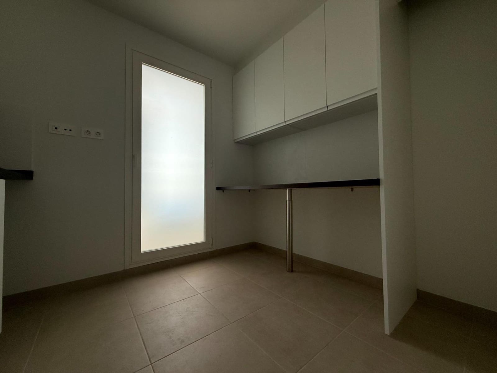 2 bedroom Flat for rent in Seville city with pool garage - € 1,100 (Ref: 9924654)
