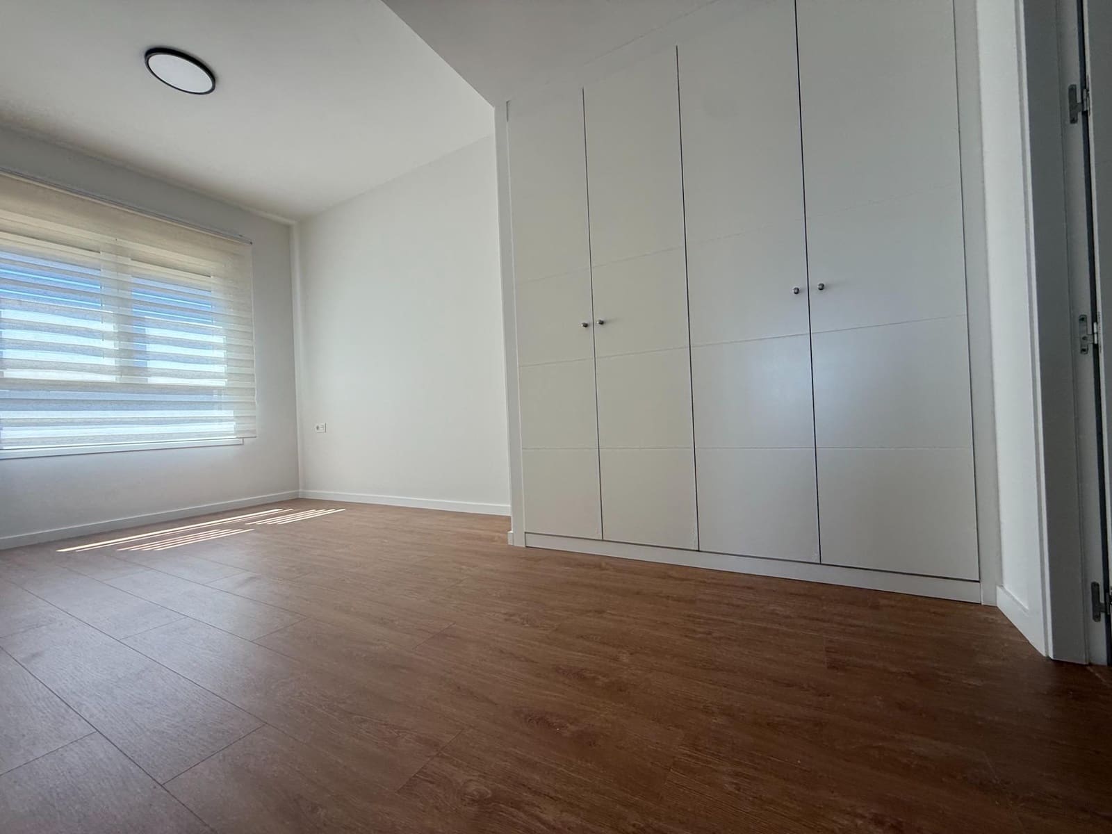 2 bedroom Flat for rent in Seville city with pool garage - € 1,100 (Ref: 9924654)