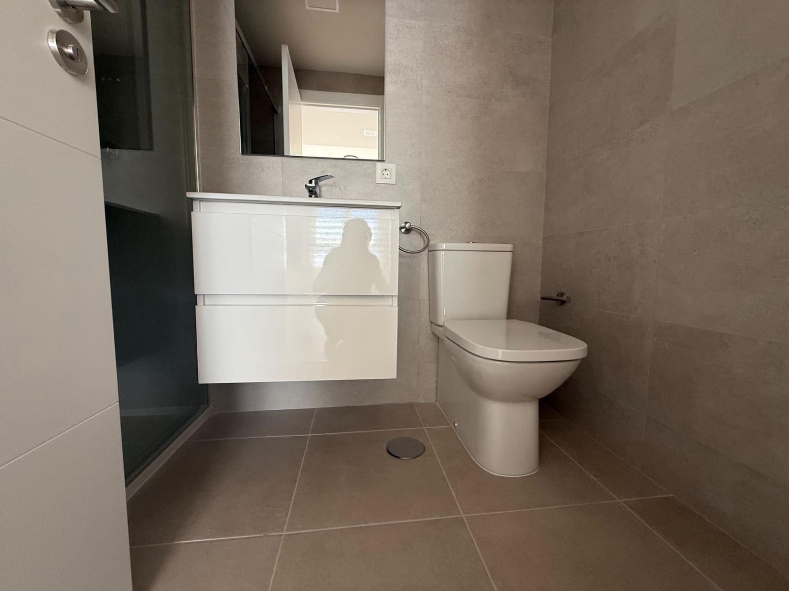 2 bedroom Flat for rent in Seville city with pool garage - € 1,100 (Ref: 9924654)