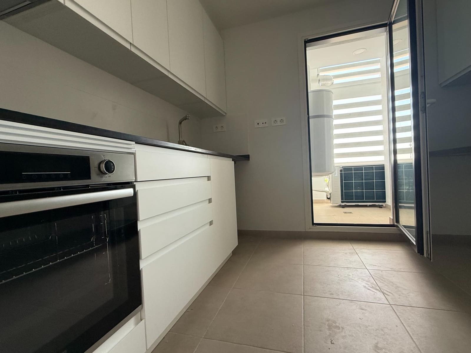 2 bedroom Flat for rent in Seville city with pool garage - € 1,100 (Ref: 9924654)