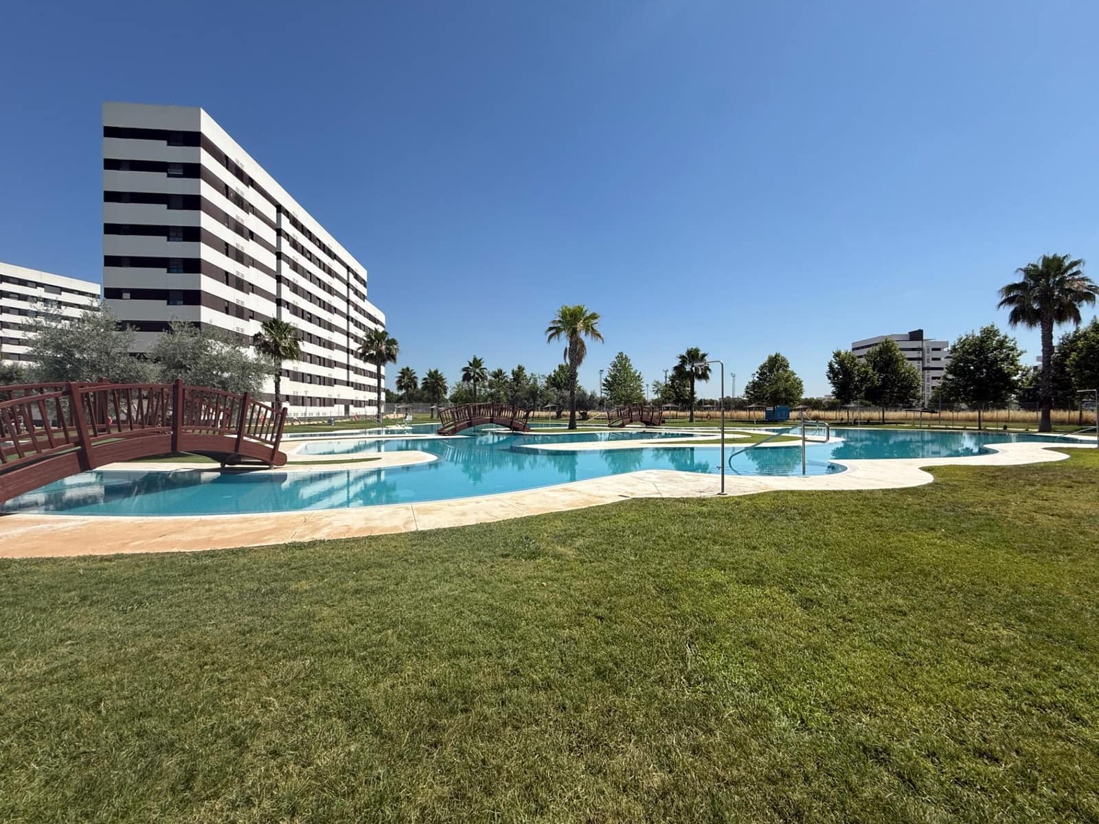 2 bedroom Flat for rent in Seville city with pool garage - € 1,100 (Ref: 9924654)