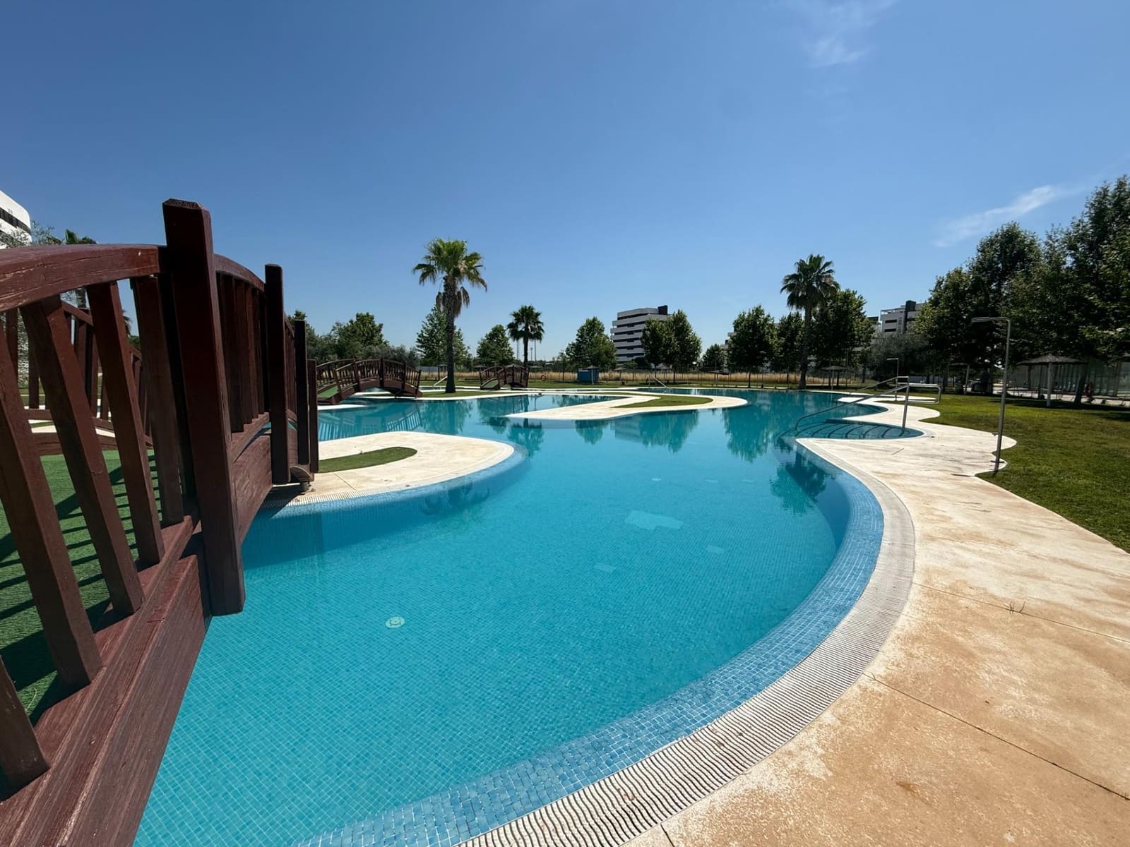 2 bedroom Flat for rent in Seville city with pool garage - € 1,100 (Ref: 9924654)