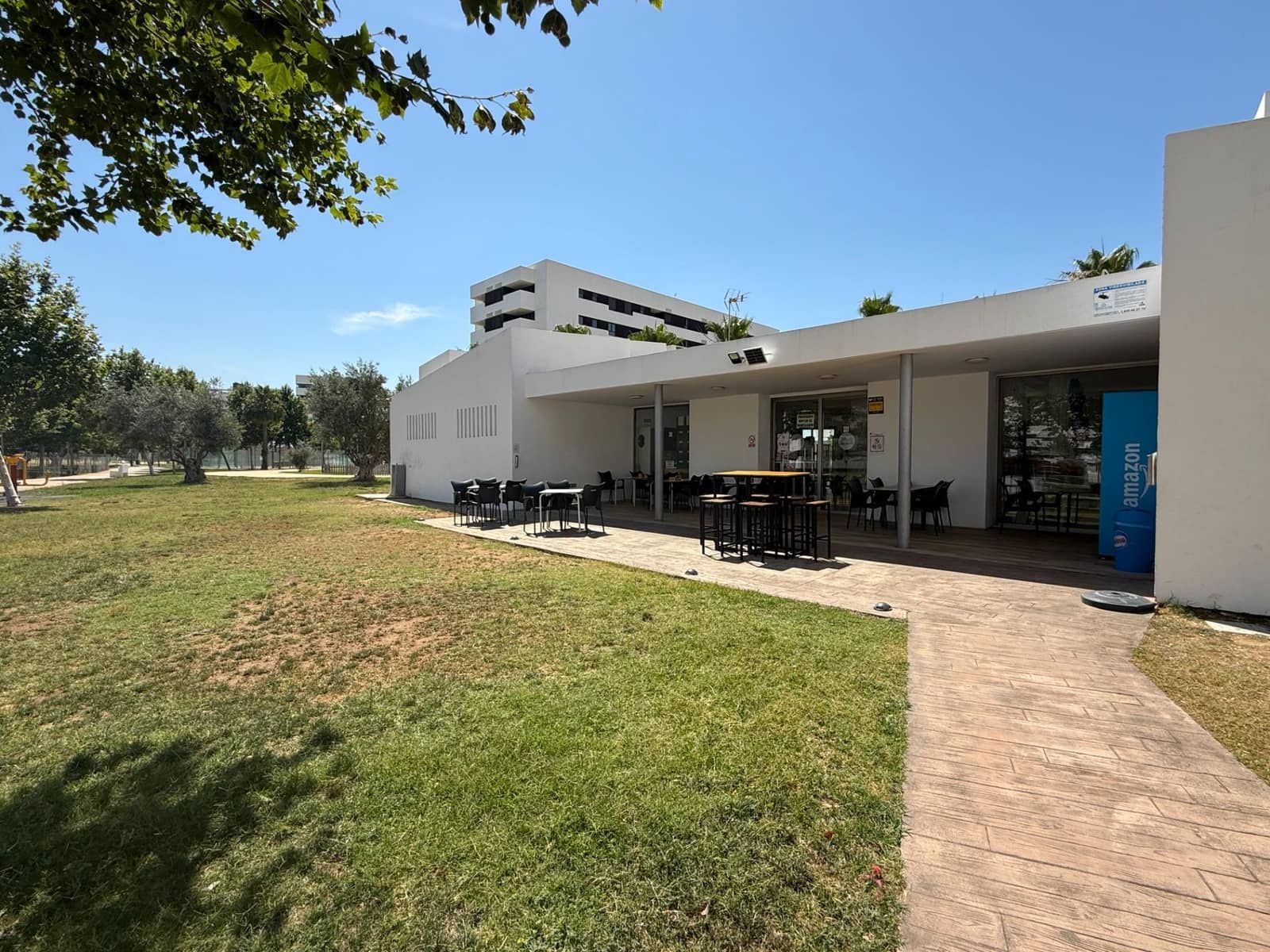 2 bedroom Flat for rent in Seville city with pool garage - € 1,100 (Ref: 9924654)