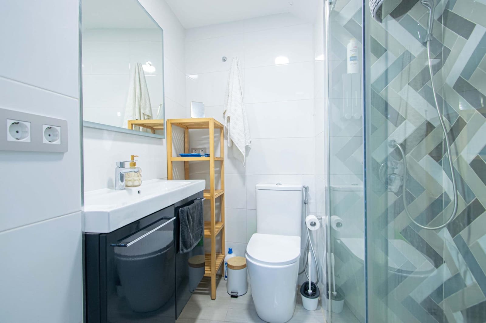 2 bedroom Flat for sale in Seville city - € 250,000 (Ref: 9927499)