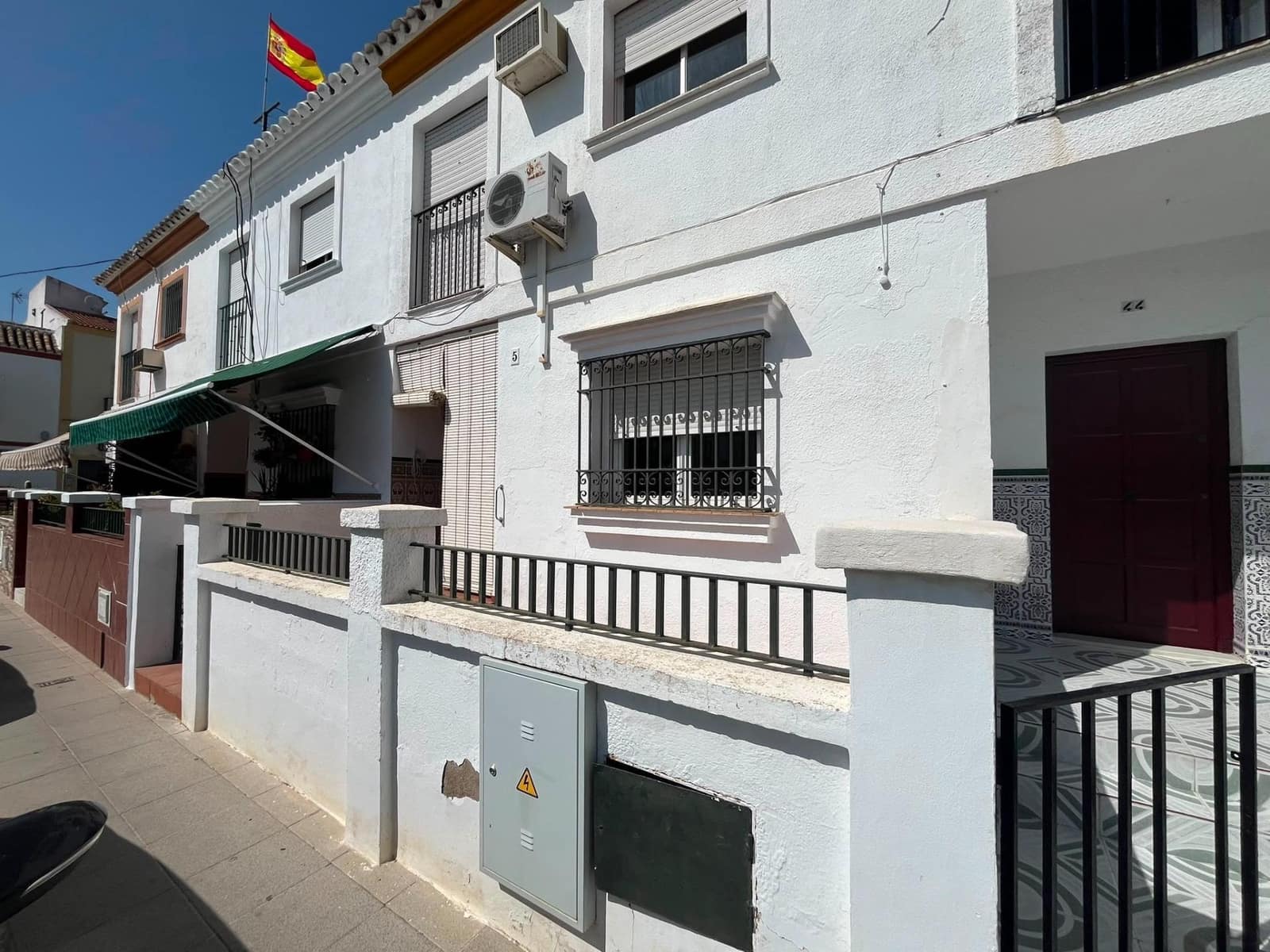 2 bedroom Terraced Villa for sale in Aznalcazar - € 120,000 (Ref: 9929465)