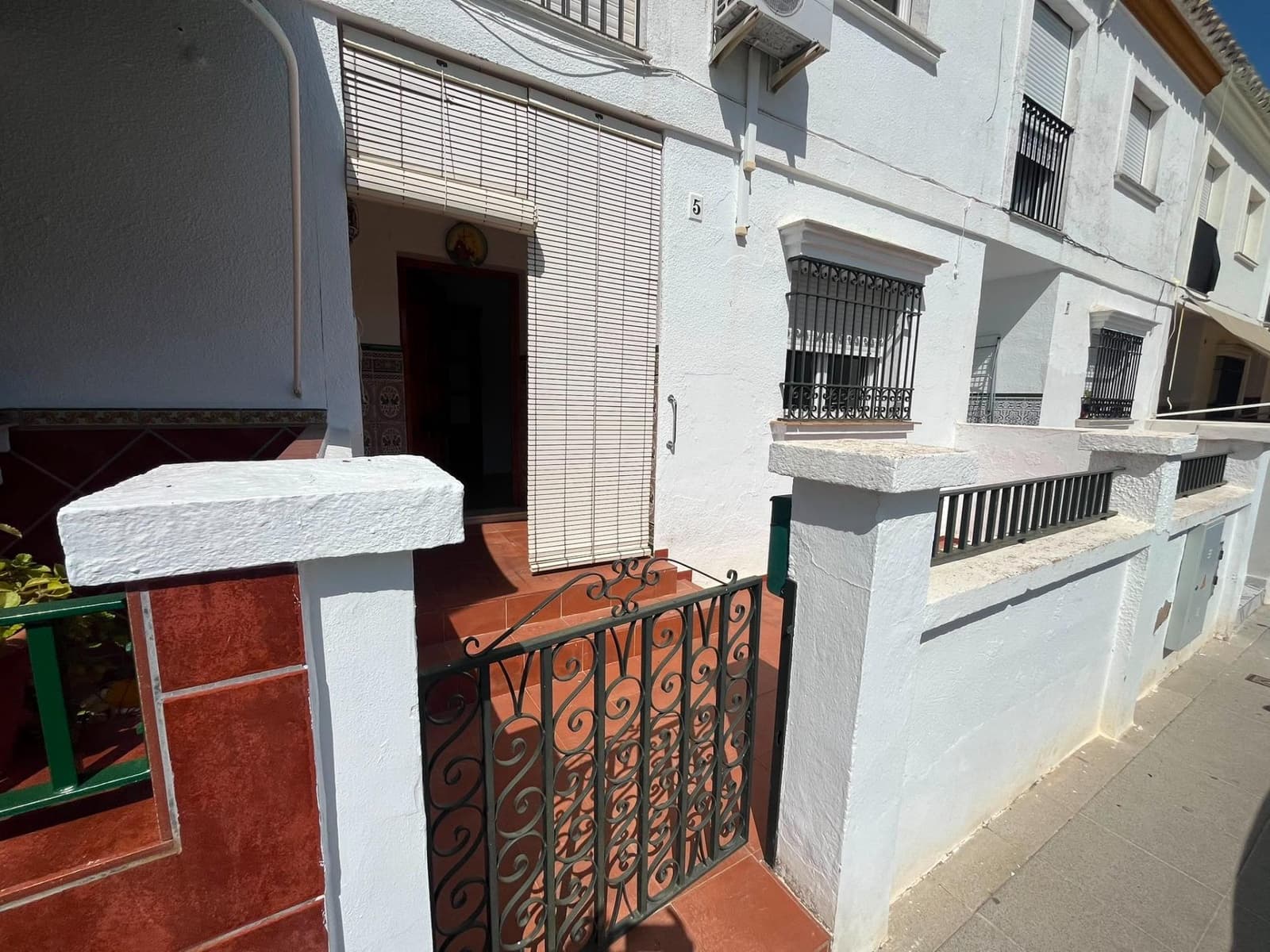 2 bedroom Terraced Villa for sale in Aznalcazar - € 120,000 (Ref: 9929465)