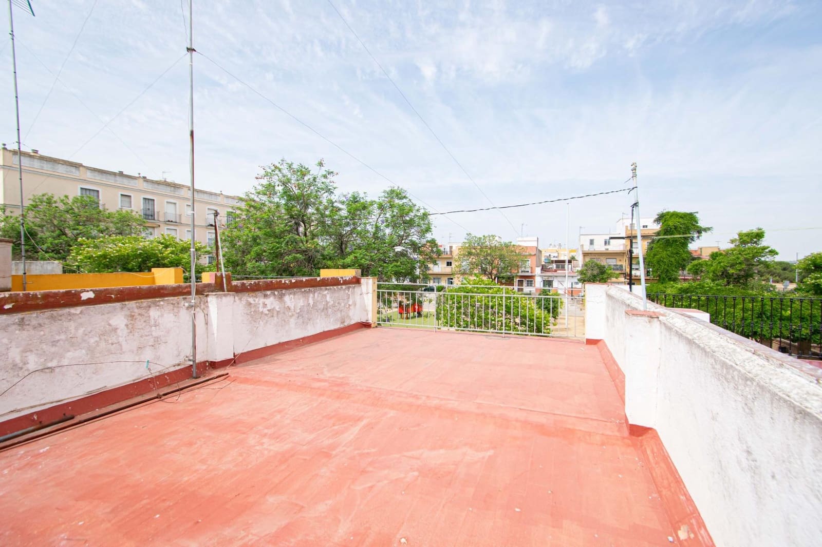 4 bedroom Townhouse for sale in Seville city - € 209,000 (Ref: 9929466)