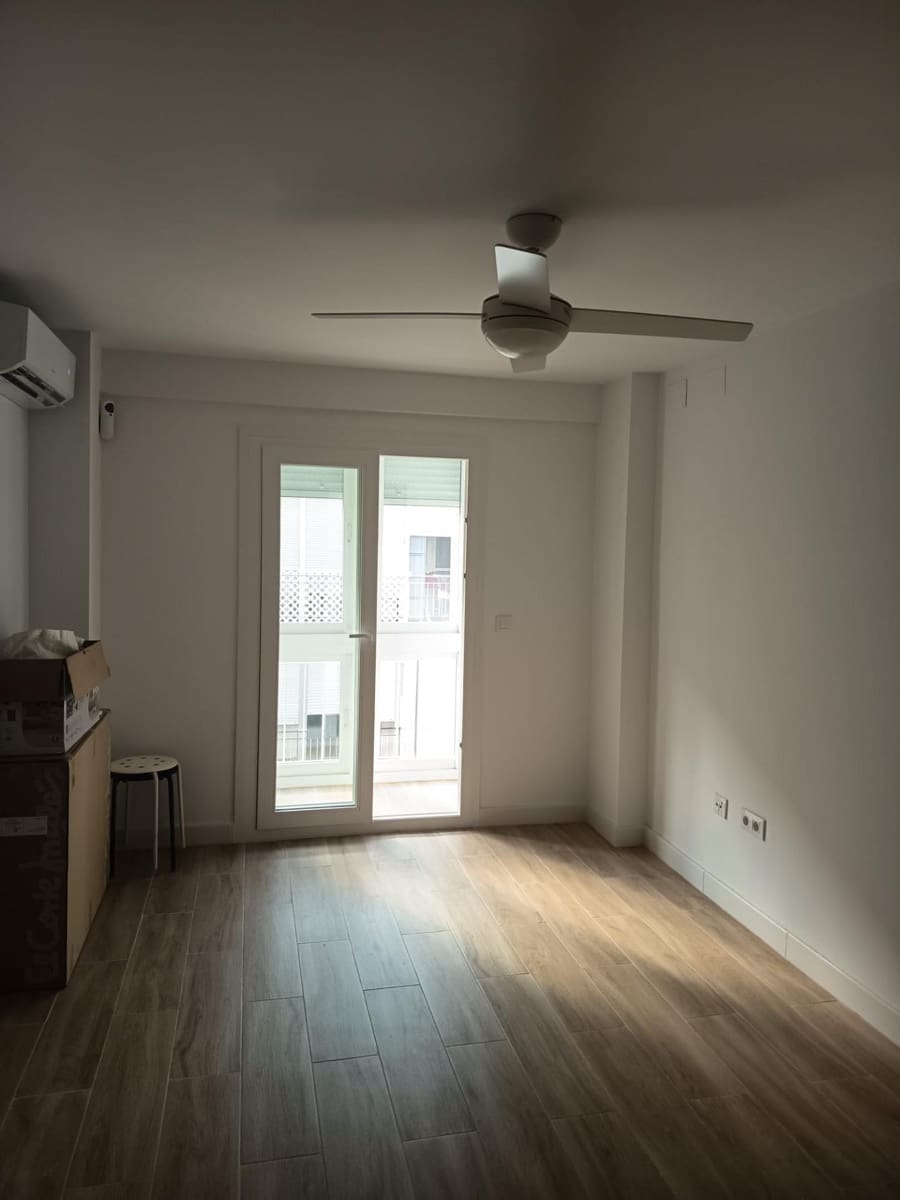 Piso de 3 habitaciones en Sevilla ciudad en alquiler - 1.800 € (Ref: 9934275)
