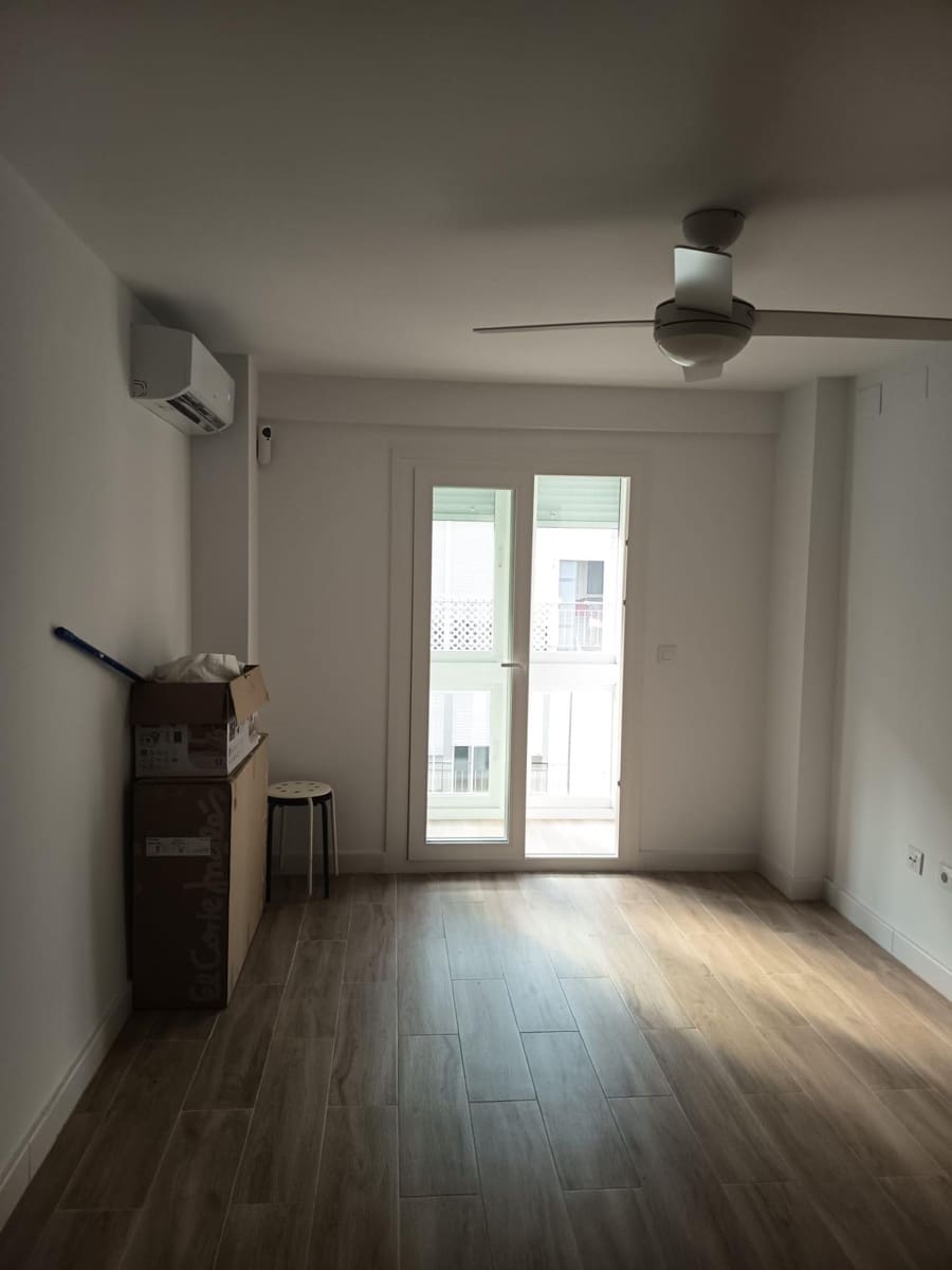 Piso de 3 habitaciones en Sevilla ciudad en alquiler - 1.800 € (Ref: 9934275)