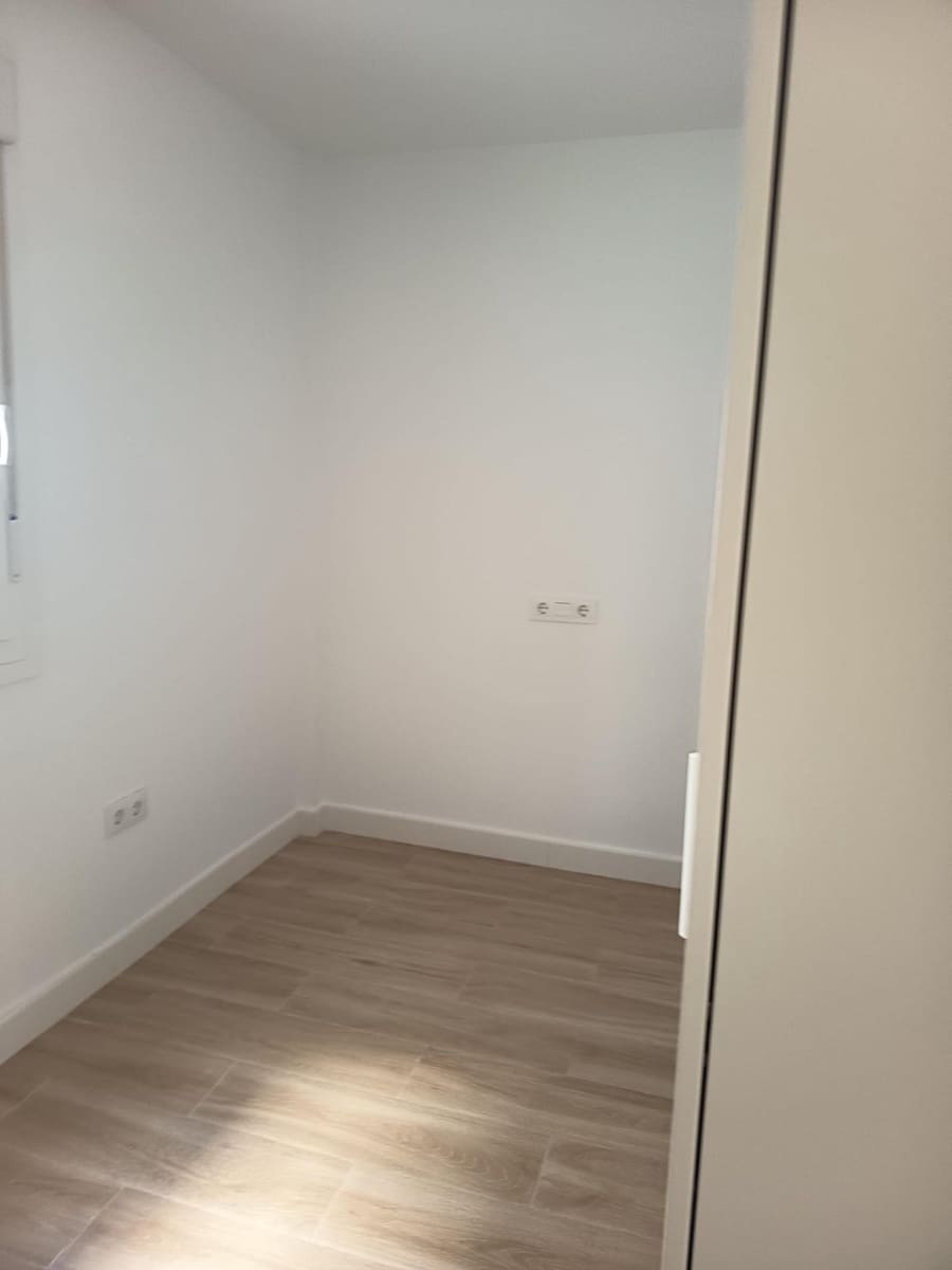 Piso de 3 habitaciones en Sevilla ciudad en alquiler - 1.800 € (Ref: 9934275)