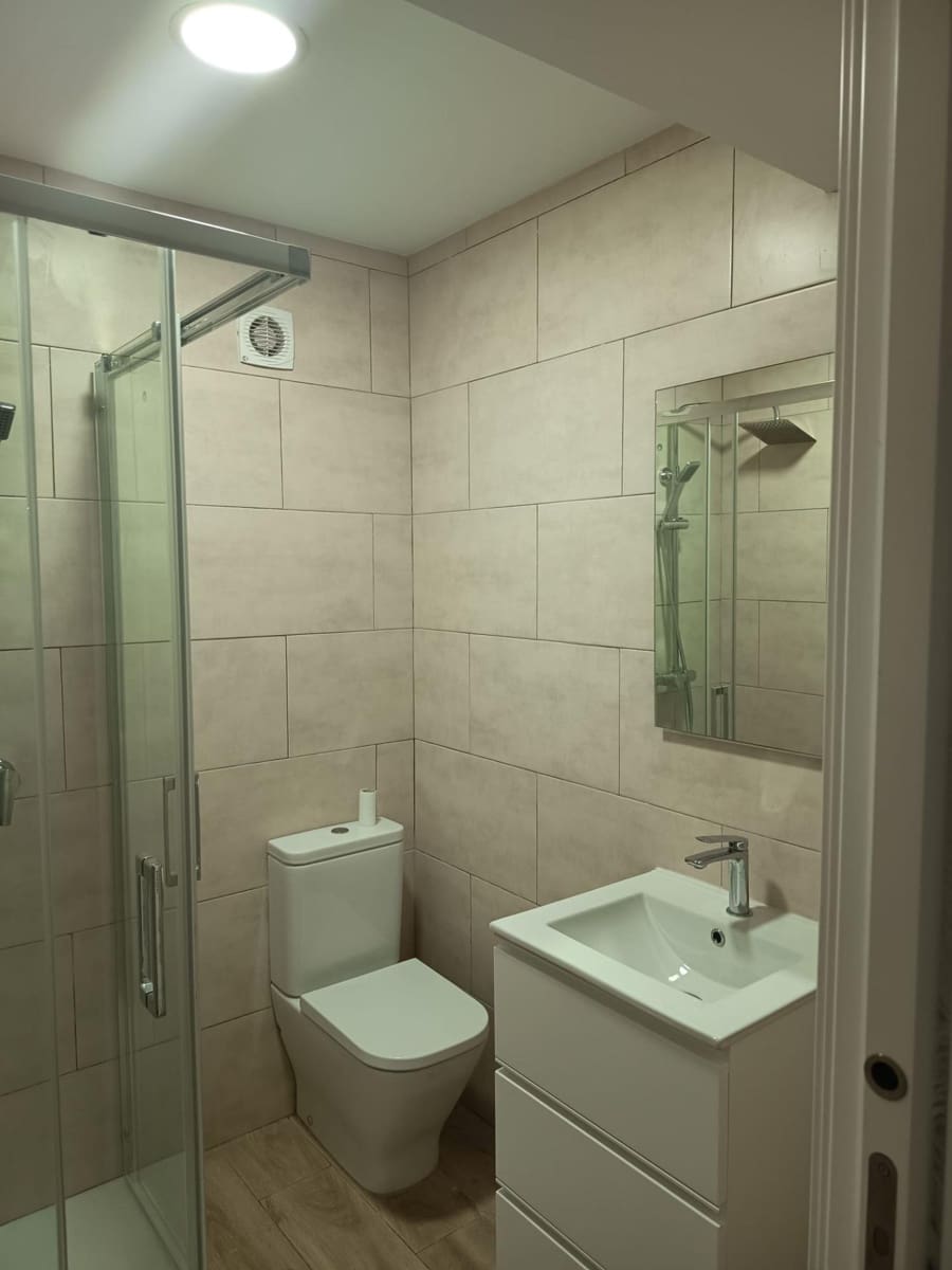 Piso de 3 habitaciones en Sevilla ciudad en alquiler - 1.800 € (Ref: 9934275)