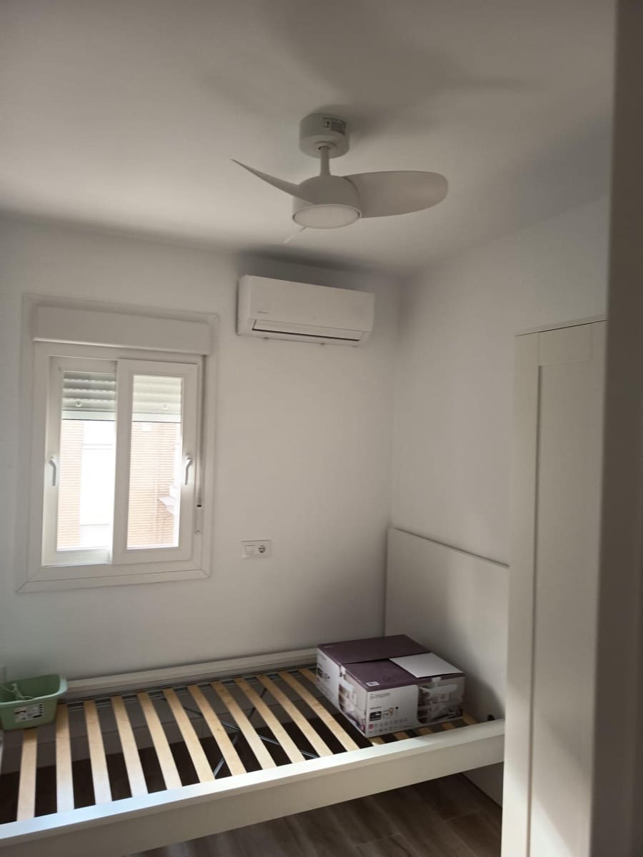 Piso de 3 habitaciones en Sevilla ciudad en alquiler - 1.800 € (Ref: 9934275)