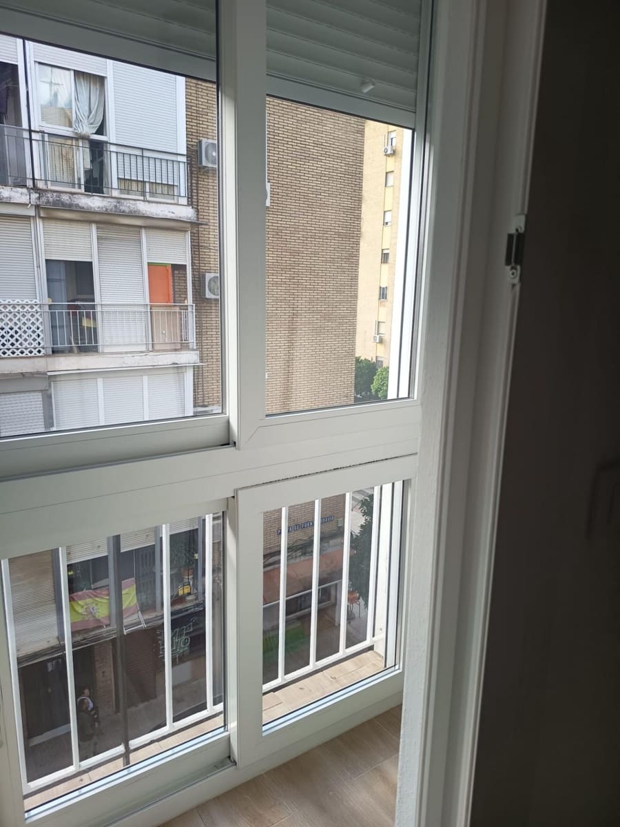 Piso de 3 habitaciones en Sevilla ciudad en alquiler - 1.800 € (Ref: 9934275)