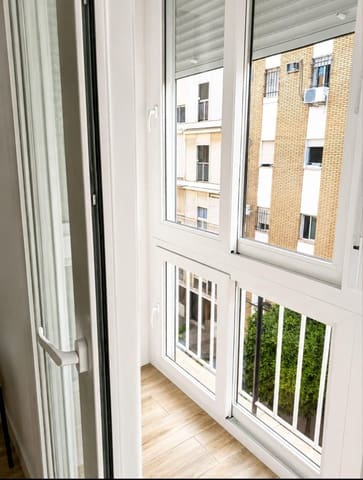 3 quarto Apartamento para arrendar em Sevilha cidade - 1 750 € (Ref: 9934275)