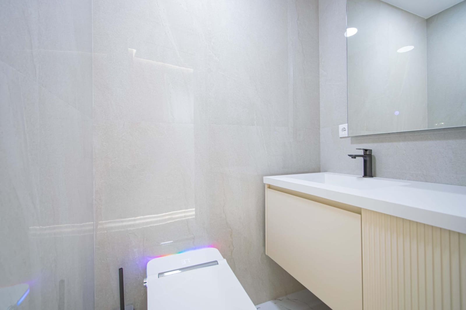3 bedroom Flat for sale in Seville city with garage - € 999,000 (Ref: 9934276)