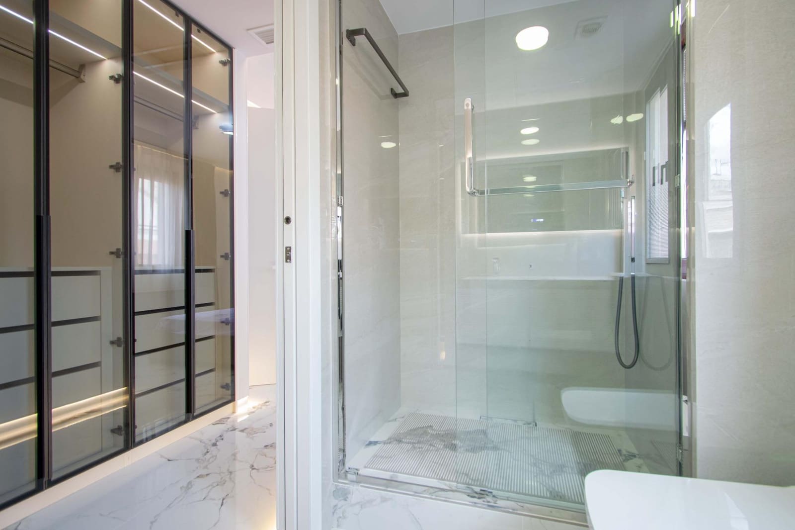 3 bedroom Flat for sale in Seville city with garage - € 999,000 (Ref: 9934276)