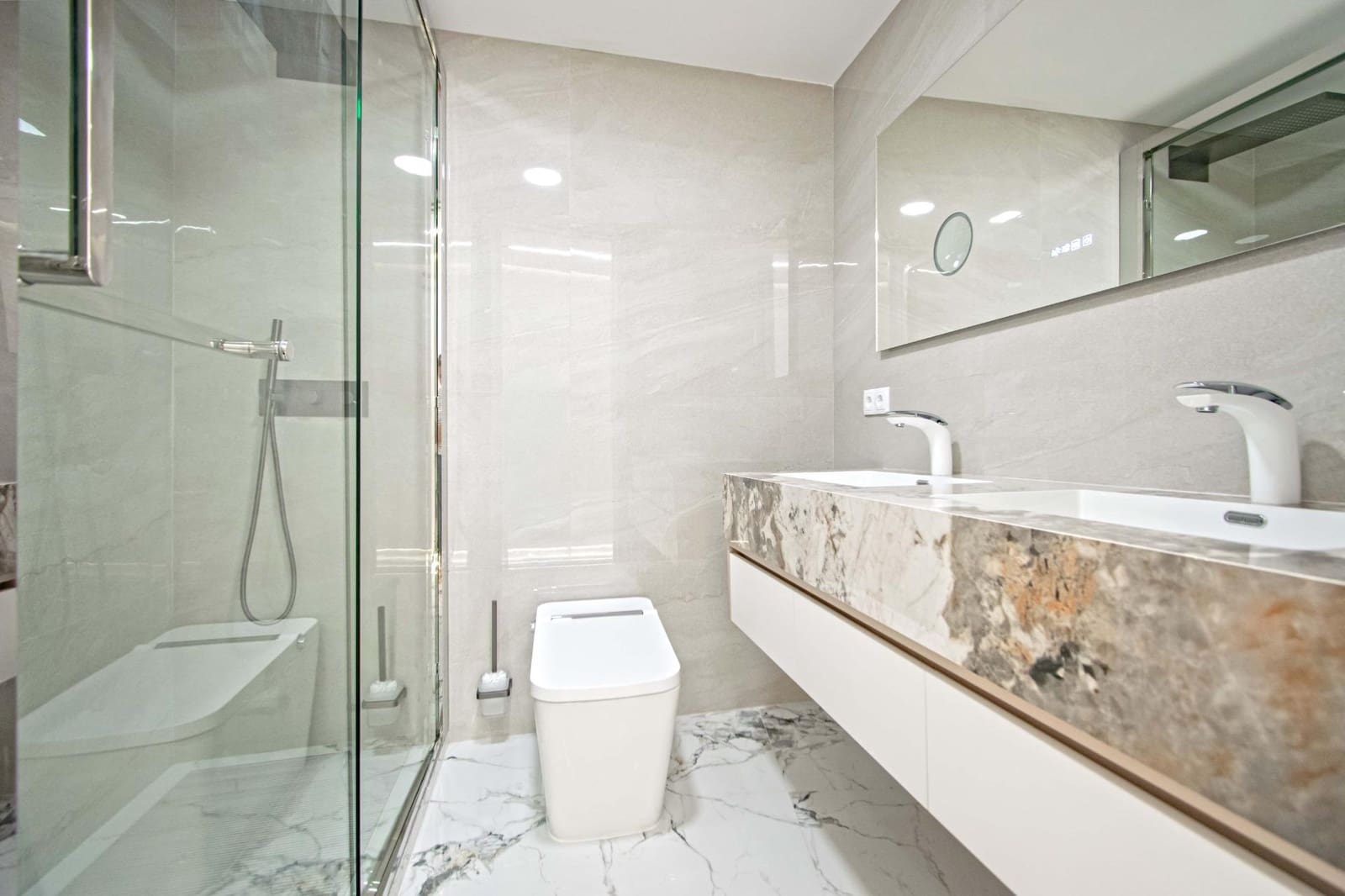 3 bedroom Flat for sale in Seville city with garage - € 999,000 (Ref: 9934276)