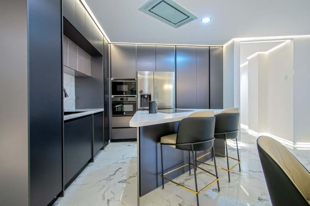 3 soveværelse Lejlighed til salg i Sevilla by med garage - € 999.000 (Ref: 9934276)