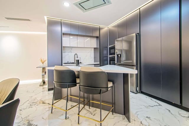 3 soveværelse Lejlighed til salg i Sevilla by med garage - € 999.000 (Ref: 9934276)