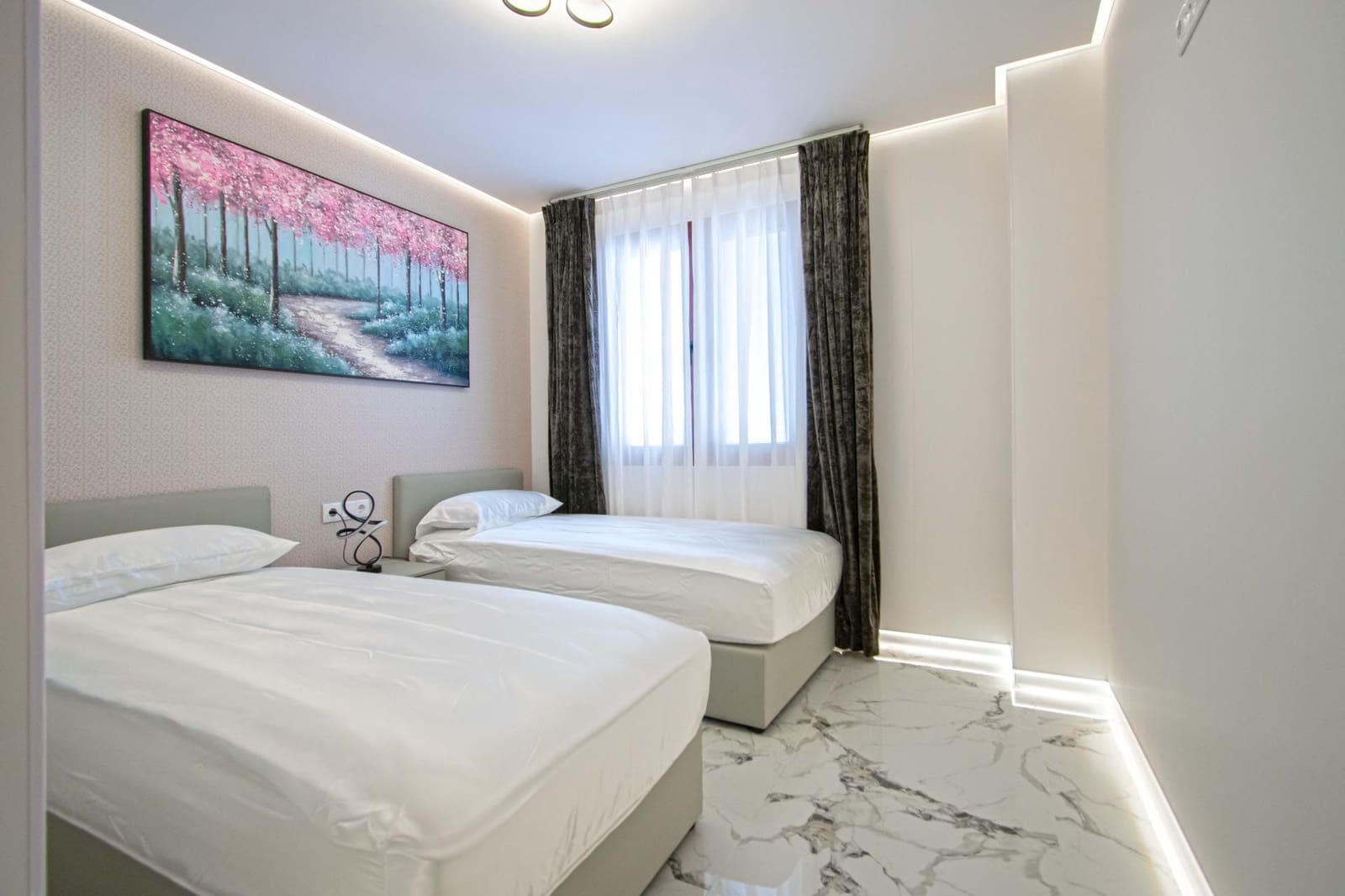 4 bedroom Flat for sale in Seville city with garage - € 999,000 (Ref: 9934277)