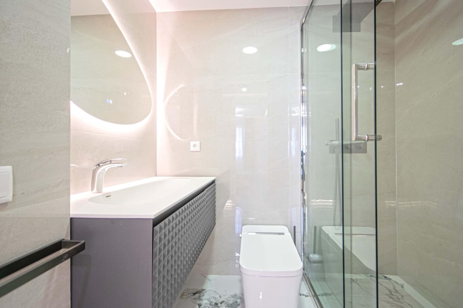 4 bedroom Flat for sale in Seville city with garage - € 999,000 (Ref: 9934277)
