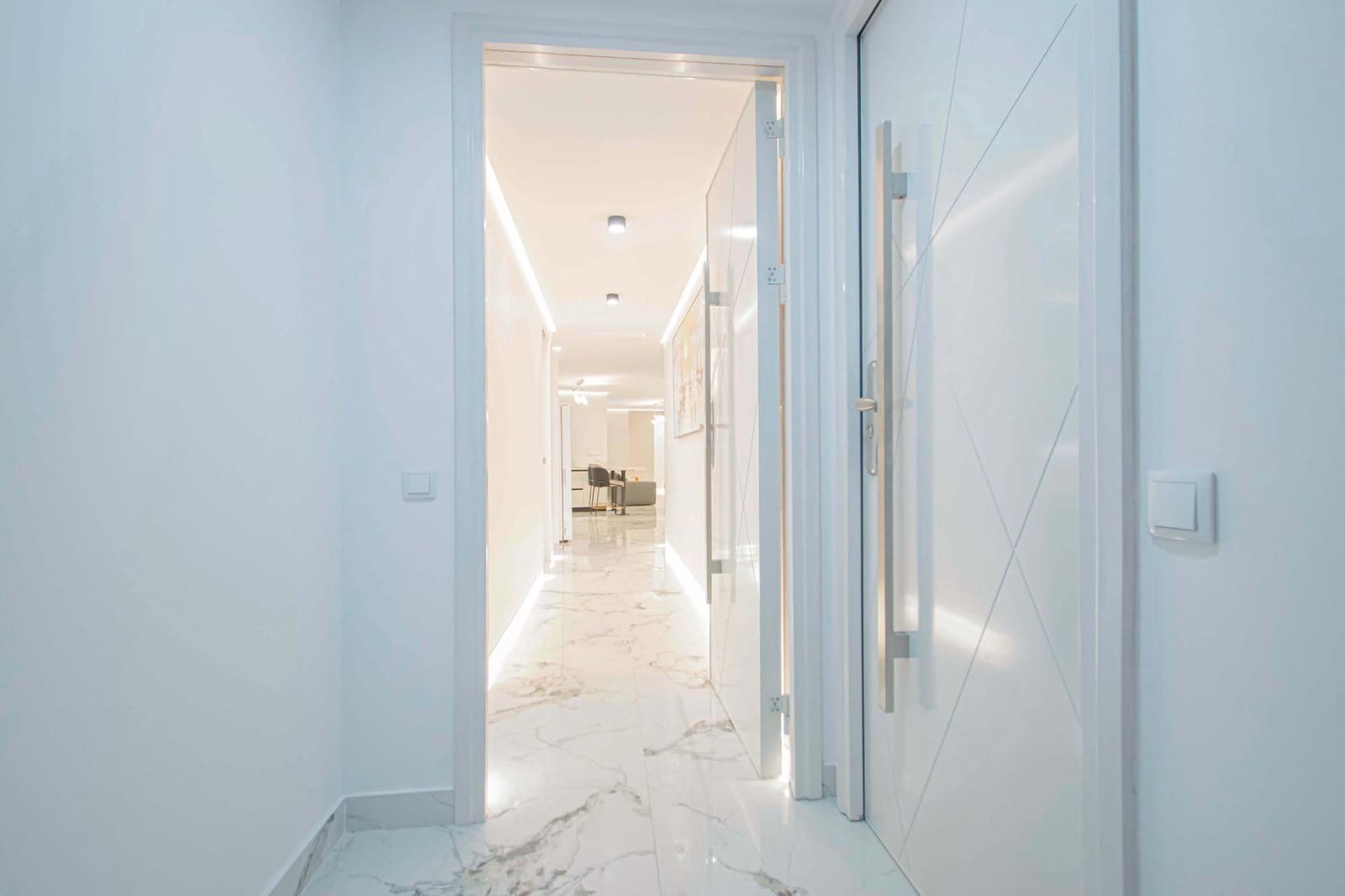 4 bedroom Flat for sale in Seville city with garage - € 999,000 (Ref: 9934277)