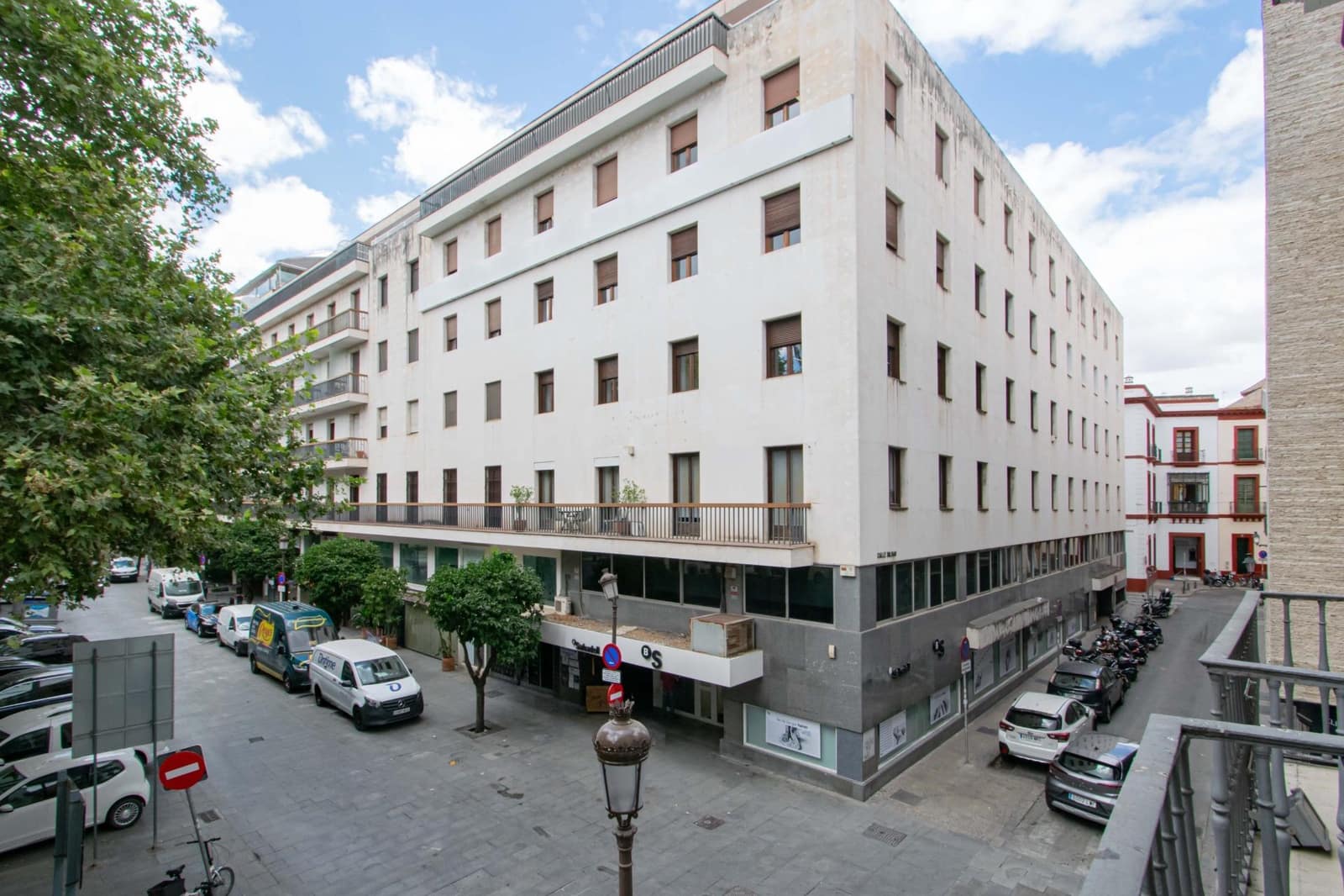 4 bedroom Flat for sale in Seville city with garage - € 999,000 (Ref: 9934277)