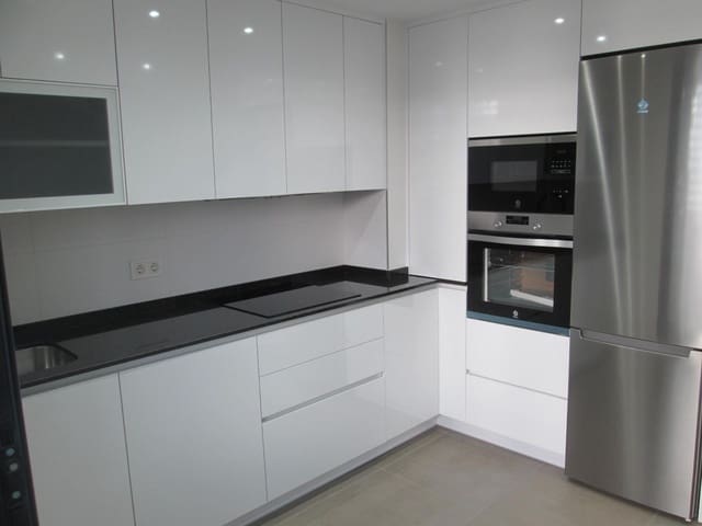 3 soveværelse Lejlighed til leje i Sevilla by med swimmingpool garage - € 1.600 (Ref: 9936459)