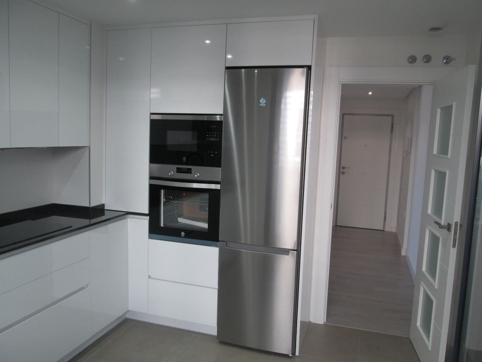 3 bedroom Flat for rent in Seville city with pool garage - € 1,600 (Ref: 9936459)