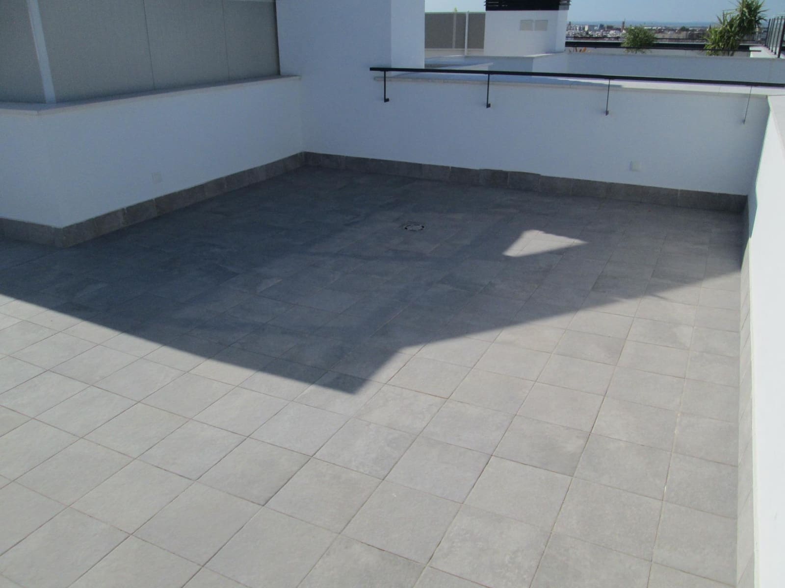 3 bedroom Flat for rent in Seville city with pool garage - € 1,600 (Ref: 9936459)