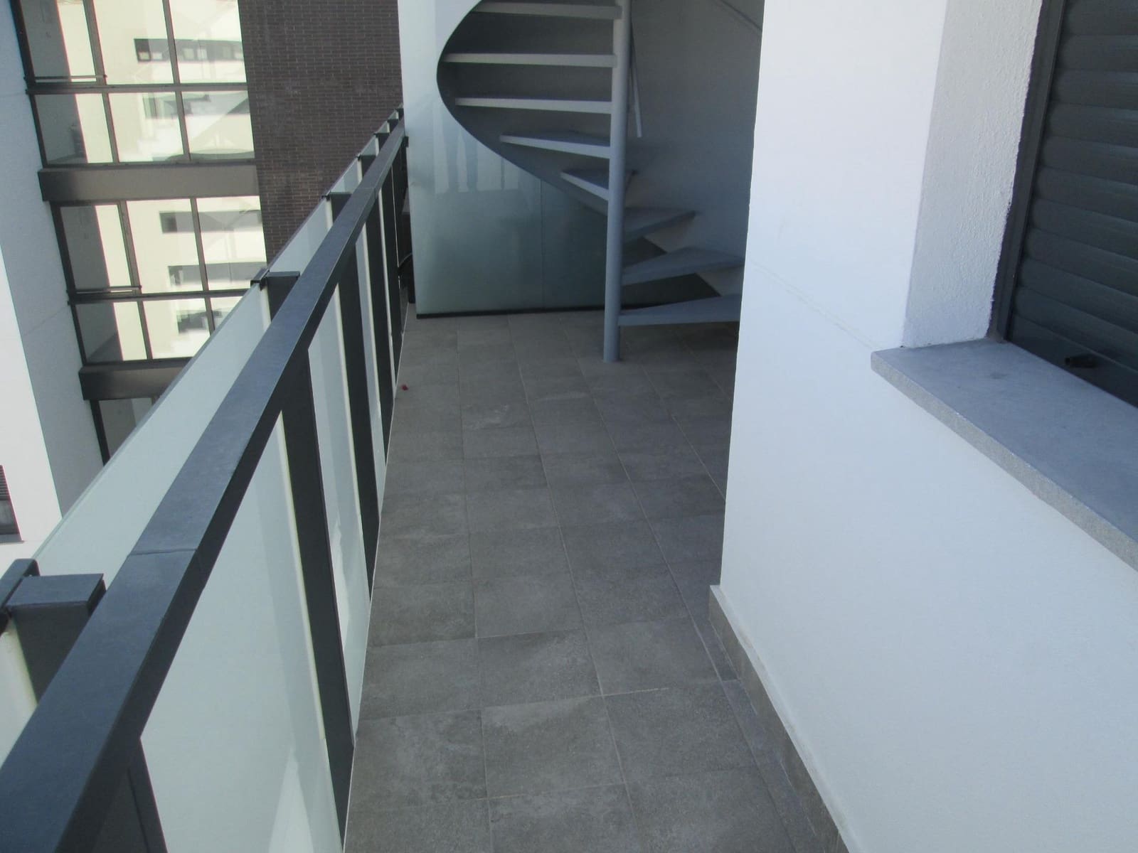 3 bedroom Flat for rent in Seville city with pool garage - € 1,600 (Ref: 9936459)