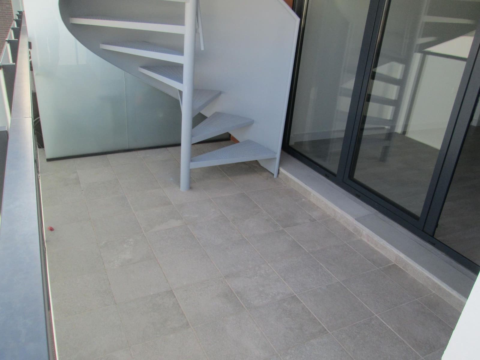 3 bedroom Flat for rent in Seville city with pool garage - € 1,600 (Ref: 9936459)