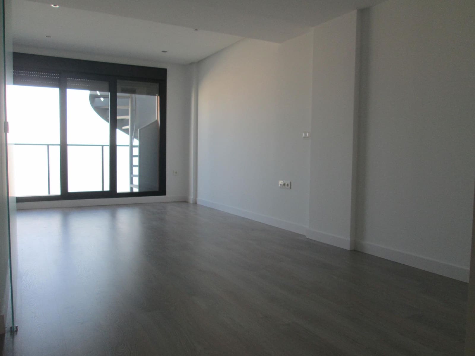 3 bedroom Flat for rent in Seville city with pool garage - € 1,600 (Ref: 9936459)