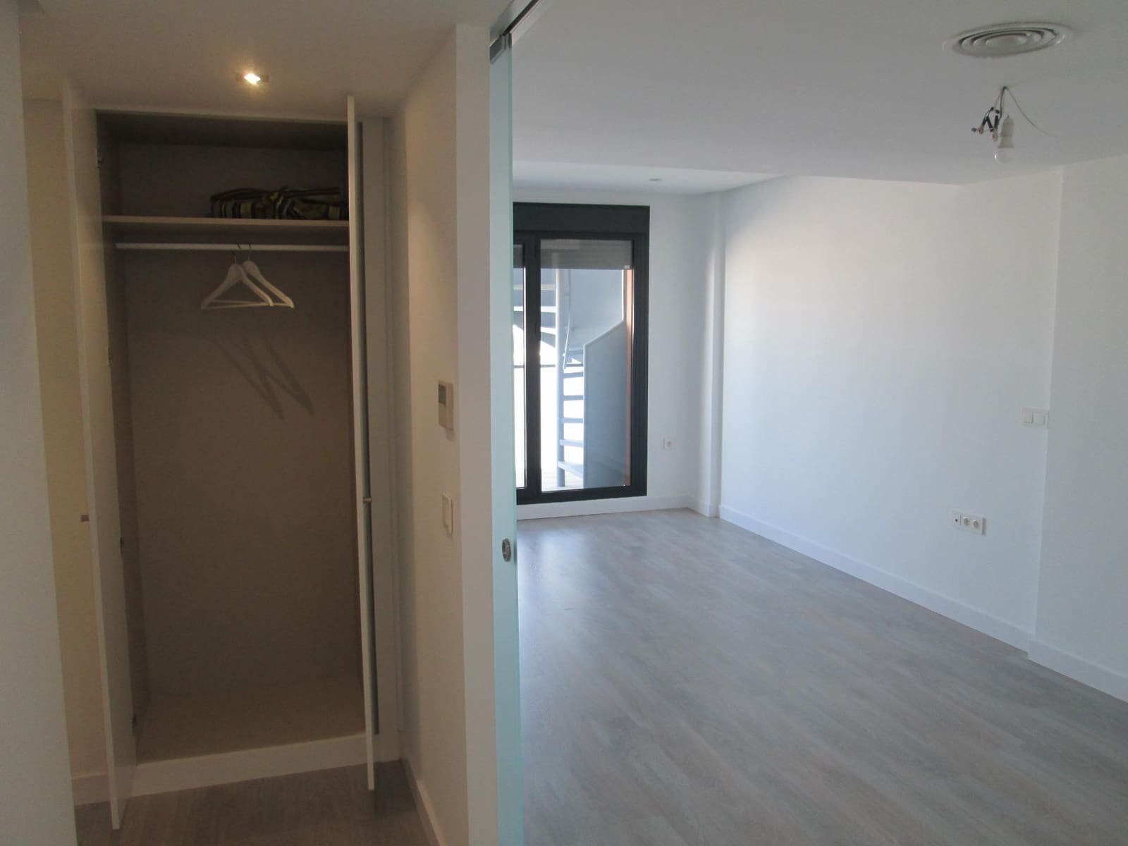 3 bedroom Flat for rent in Seville city with pool garage - € 1,600 (Ref: 9936459)