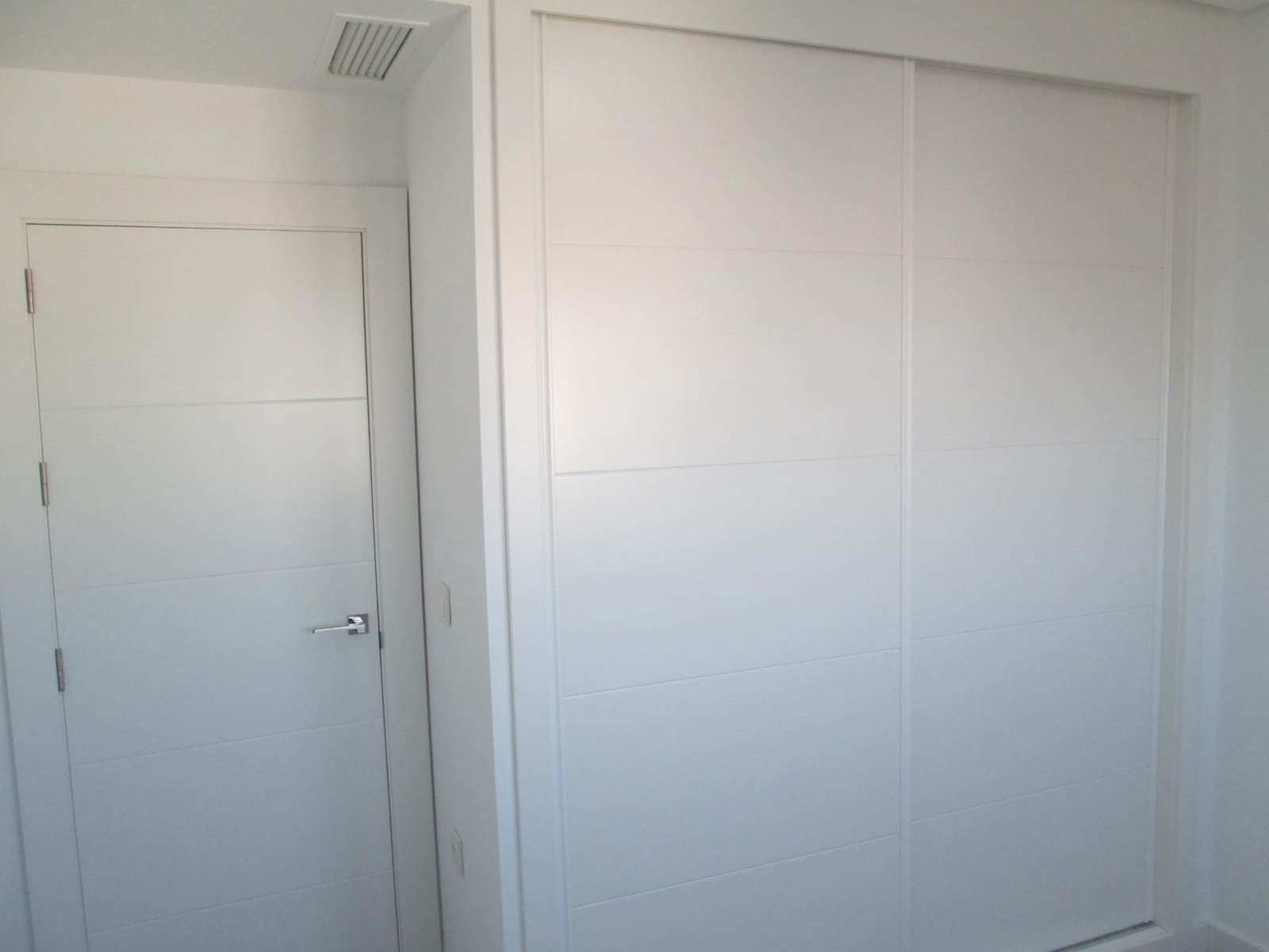 3 bedroom Flat for rent in Seville city with pool garage - € 1,600 (Ref: 9936459)