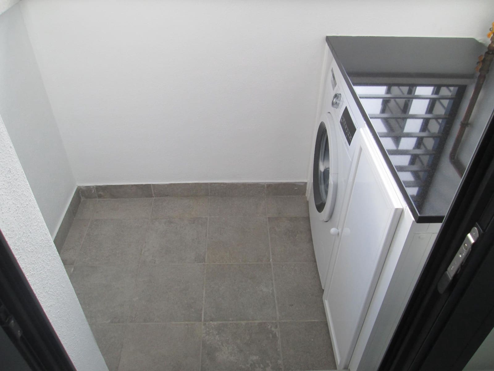 3 bedroom Flat for rent in Seville city with pool garage - € 1,600 (Ref: 9936459)