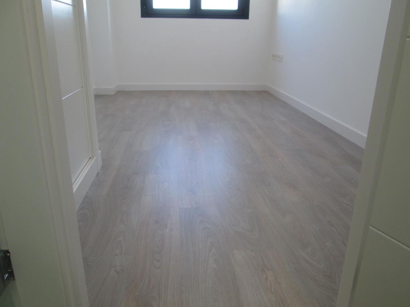 3 bedroom Flat for rent in Seville city with pool garage - € 1,600 (Ref: 9936459)