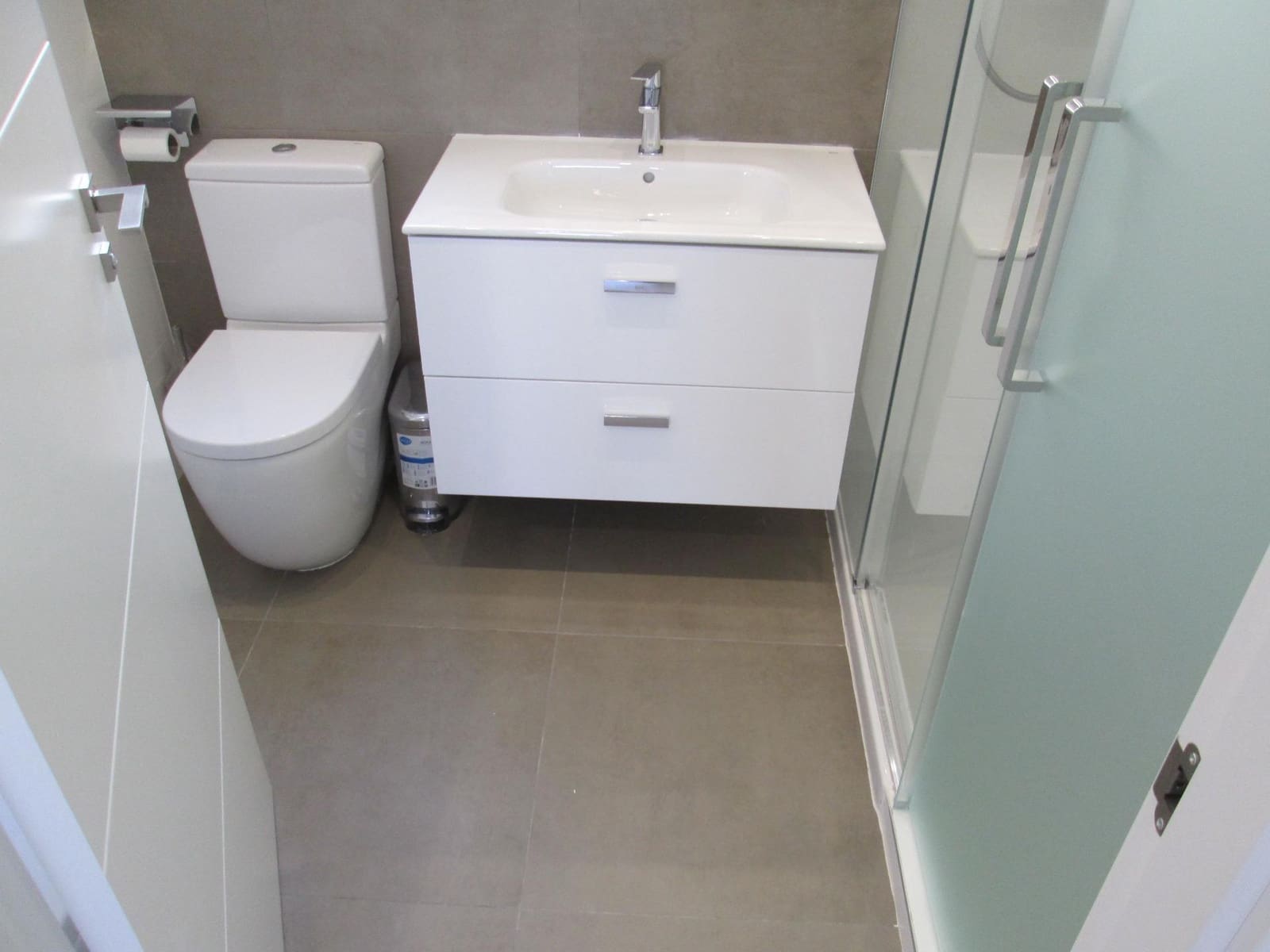 3 bedroom Flat for rent in Seville city with pool garage - € 1,600 (Ref: 9936459)