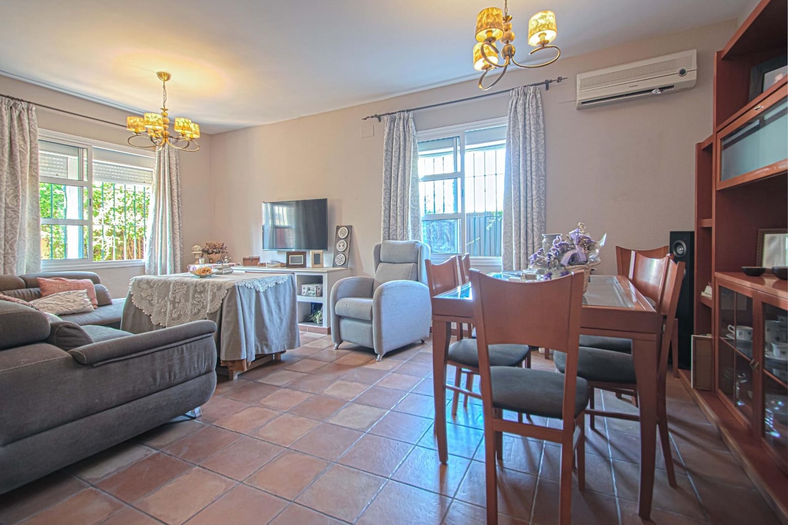 3 bedroom Terraced Villa for sale in Mairena del Aljarafe - € 335,000 (Ref: 9942586)