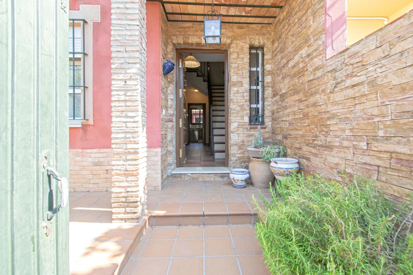 3 bedroom Terraced Villa for sale in Mairena del Aljarafe - € 335,000 (Ref: 9942586)