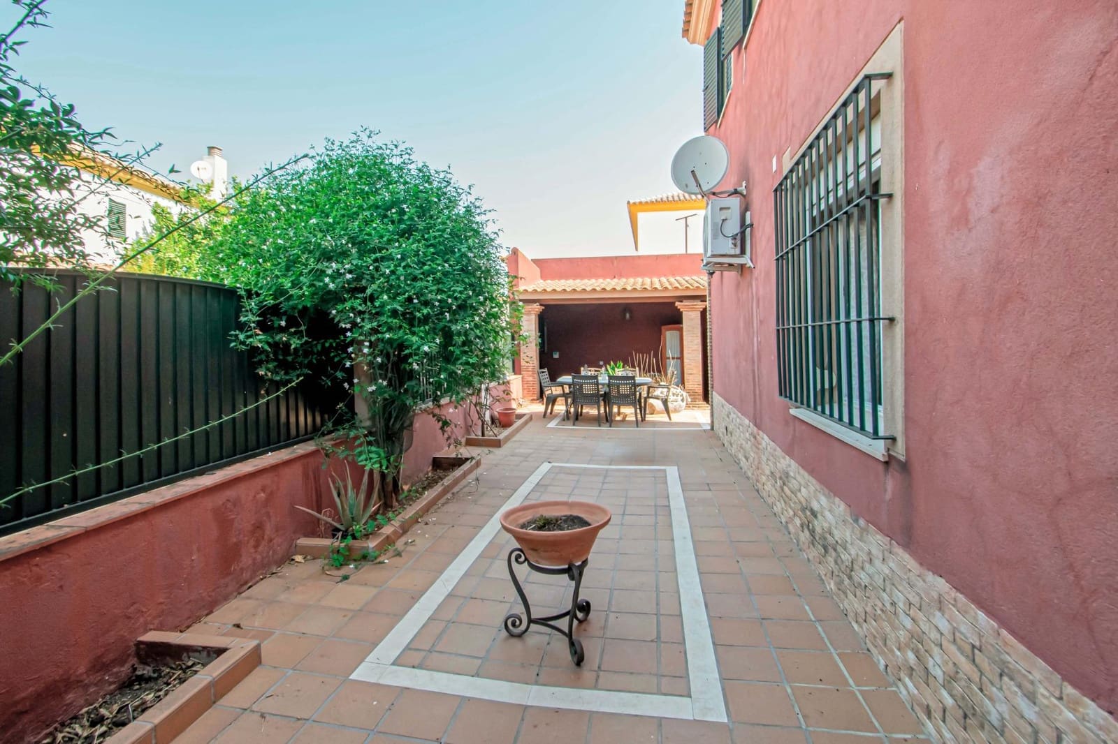3 bedroom Terraced Villa for sale in Mairena del Aljarafe - € 335,000 (Ref: 9942586)